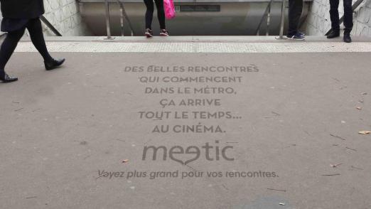 Marquage au sol clean tag pour Meetic à Paris