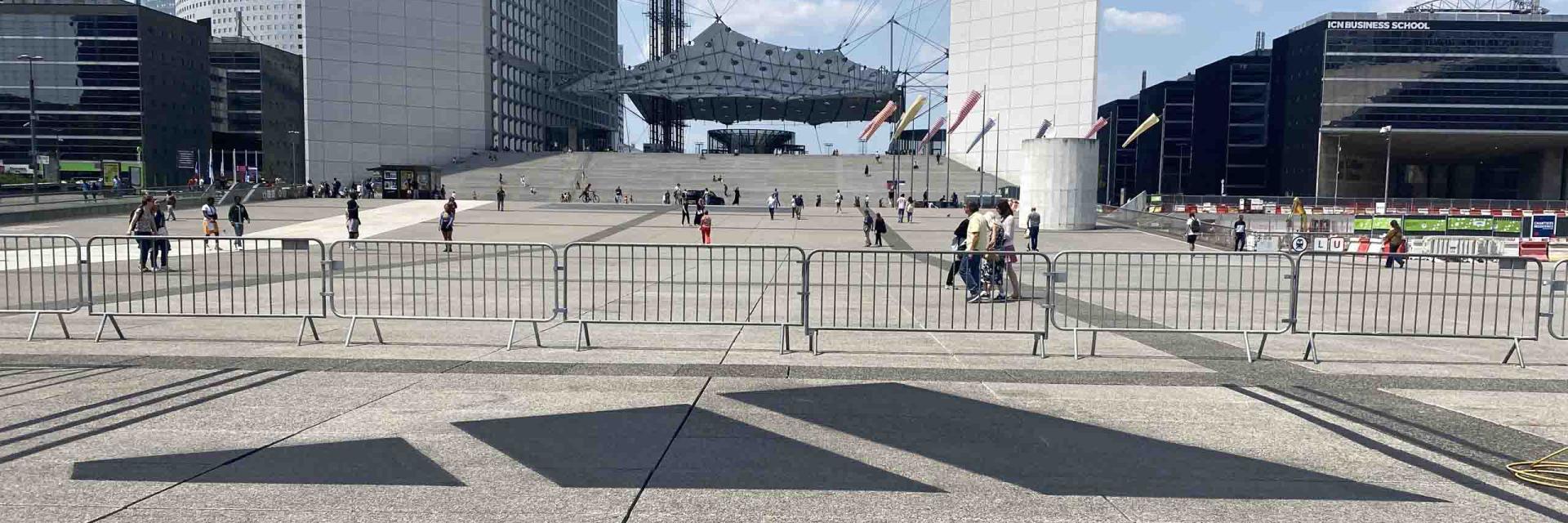 Marquage logo géant pour adidas.jpg